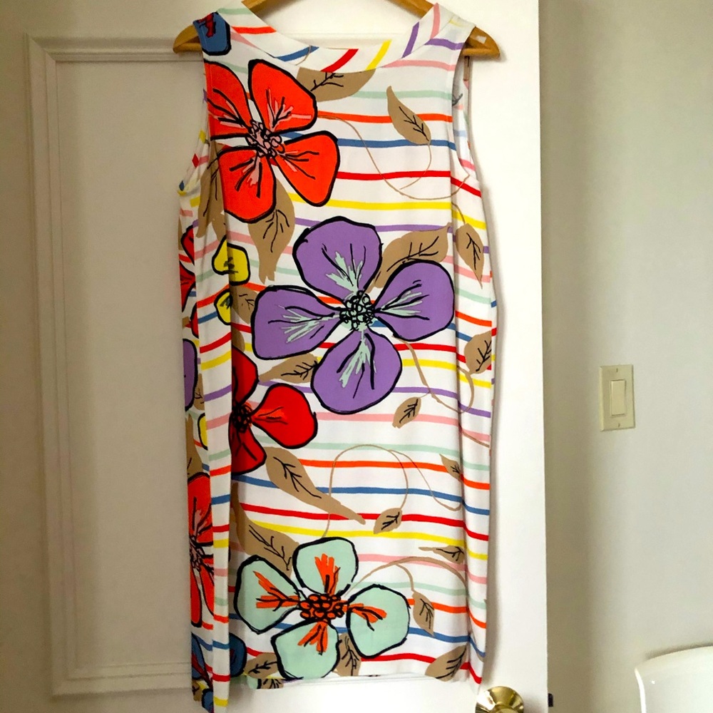 Summer dress , v neck in the back